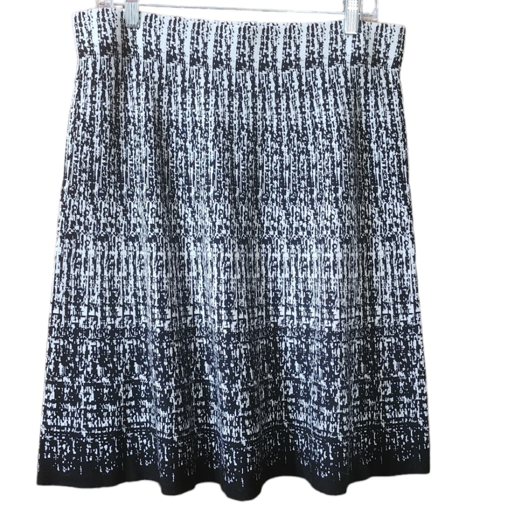 Roz and Ali Sweater Skirt Black and Cream Size L